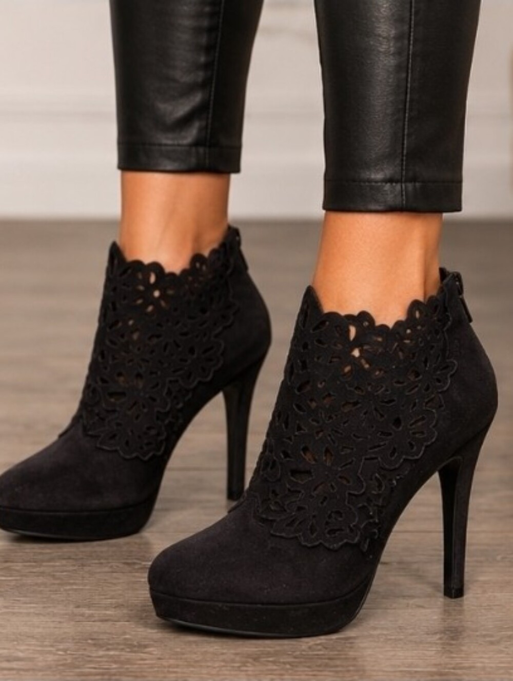 NEW PAPRIKA FLORAL LAZER CUT HEELS BOOTIES SZ 9.5
